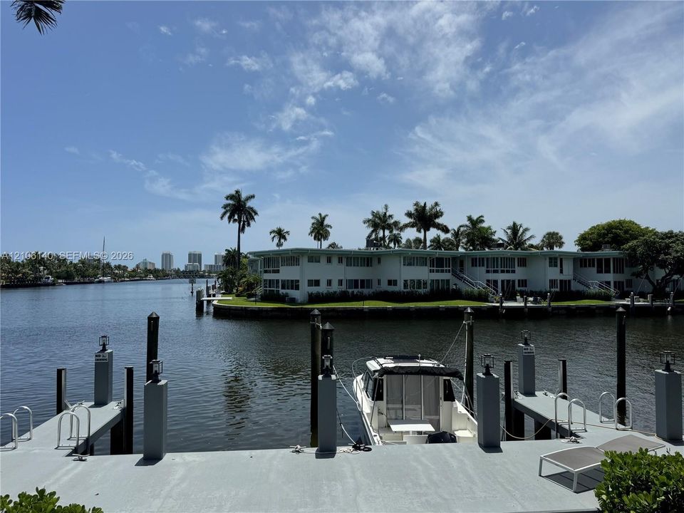 For Rent: $2,700 (1 beds, 1 baths, 490 Square Feet)