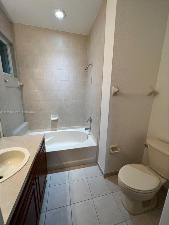 В аренду: $2,700 (3 спален, 2 ванн, 1385 Квадратных фут)