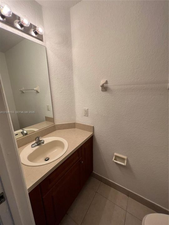 В аренду: $2,700 (3 спален, 2 ванн, 1385 Квадратных фут)