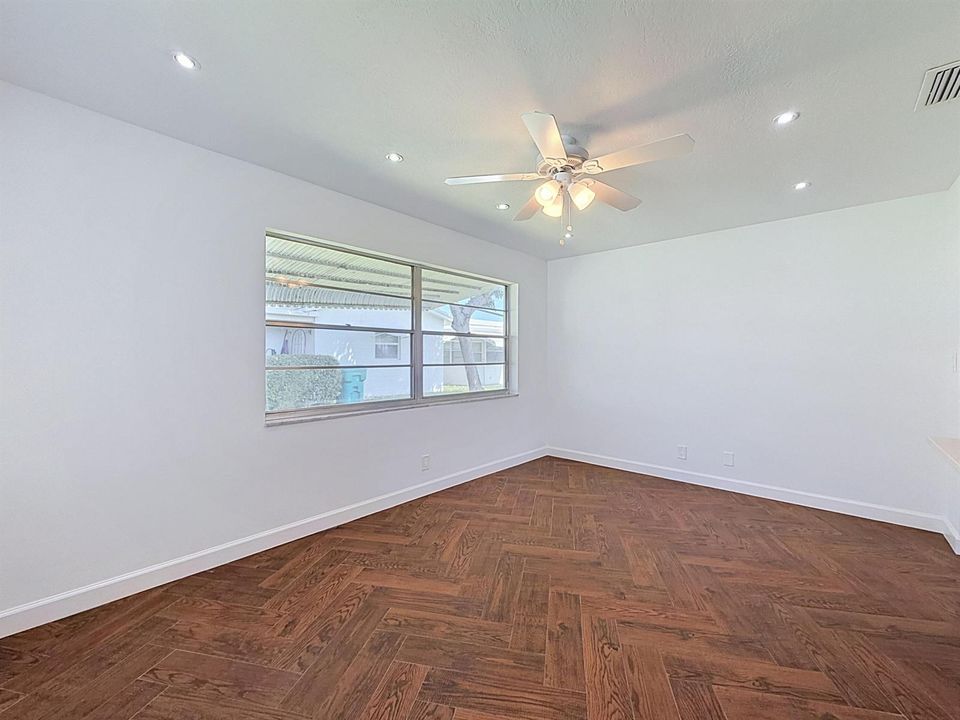 813 SW 5th Court-28