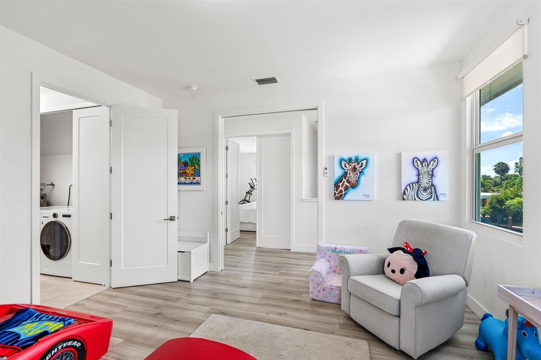 BEDROOM_3_ANGLE_OUT