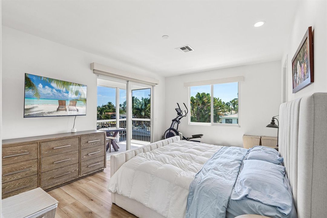 PRIMARY_BEDROOM_ANGLE_LEFT