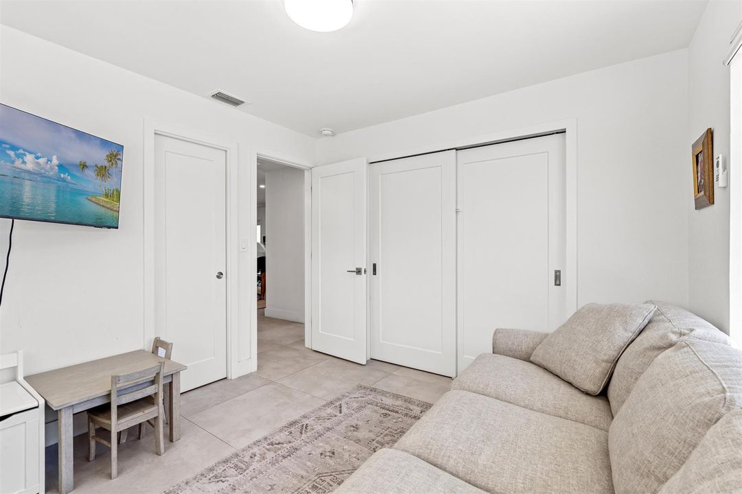 BEDROOM_2_ANGLE_OUT