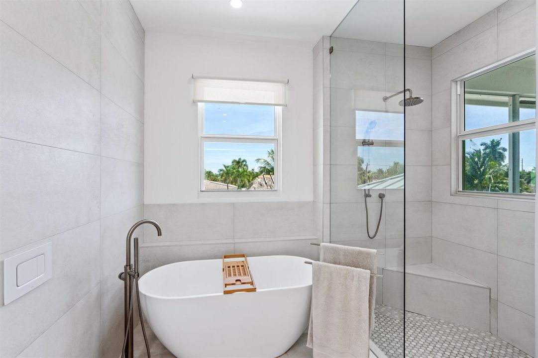 PRIMARY_BATHROOM_ANGLE_RIGHT