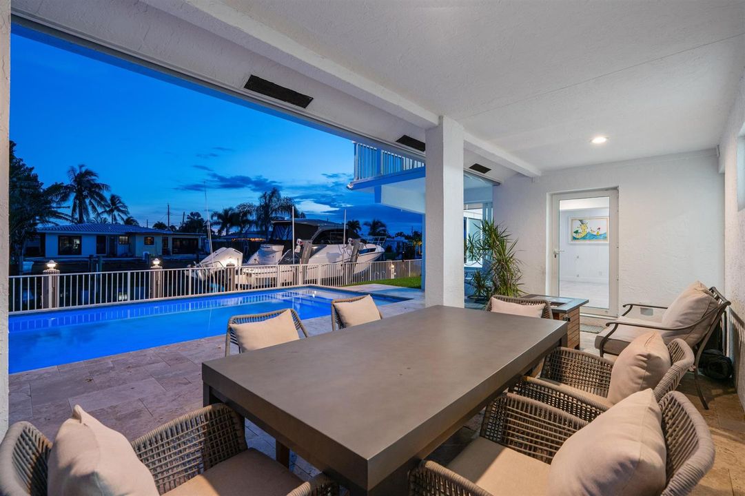 PATIO_DINING_ANGLE_SUNSET