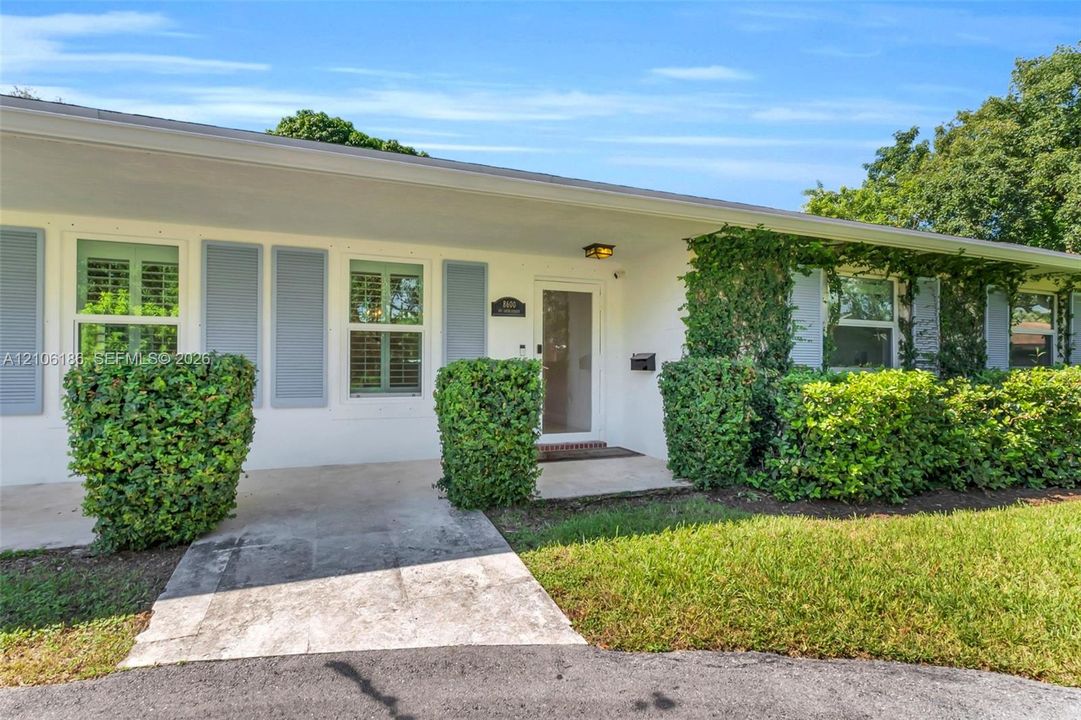 En Venta: $1,445,000 (4 camas, 3 baños, 2487 Pies cuadrados)