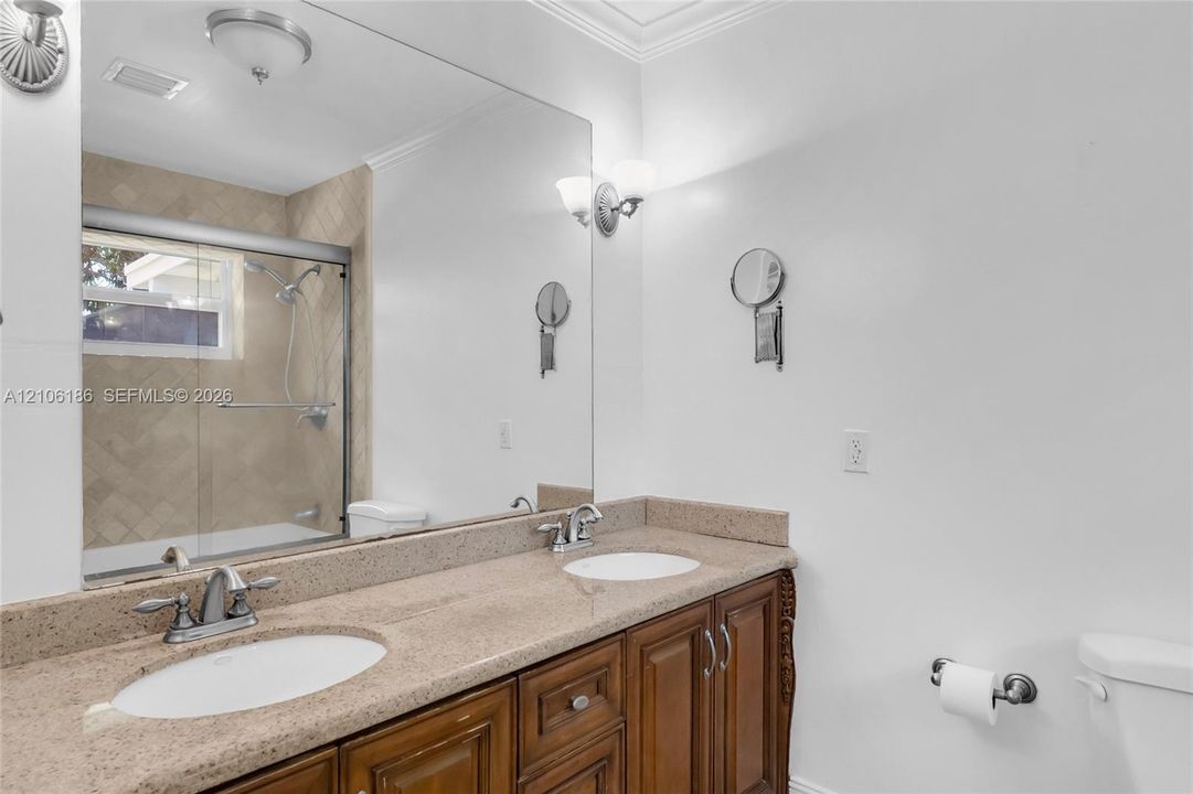 En Venta: $1,445,000 (4 camas, 3 baños, 2487 Pies cuadrados)