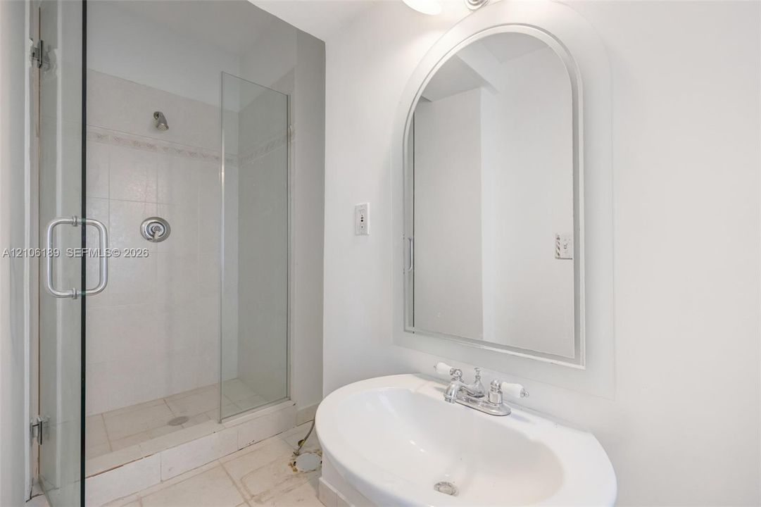 3r full bathroom