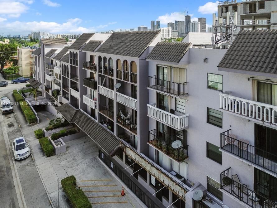 For Sale: $329,876 (2 beds, 2 baths, 667 Square Feet)
