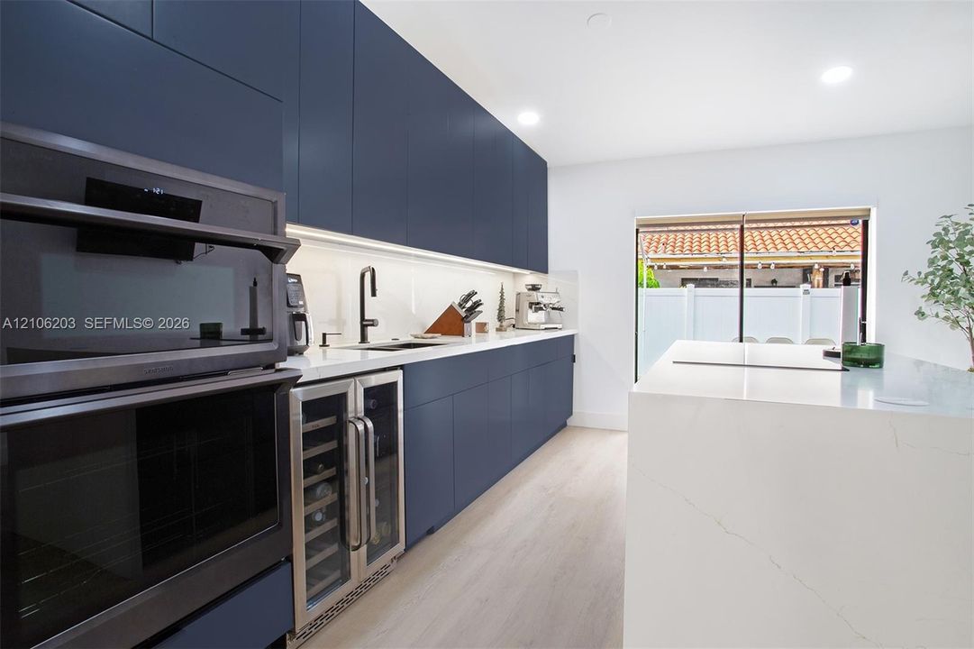 出租: $3,500 (3 贝兹, 2 浴室, 1274 平方英尺)