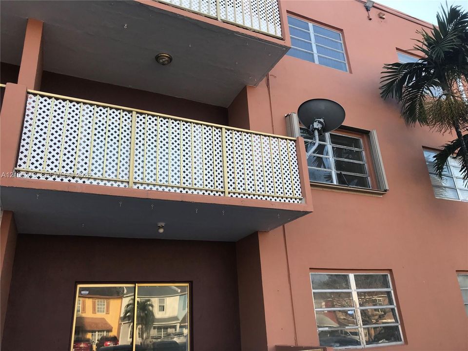 For Rent: $2,000 (2 beds, 1 baths, 875 Square Feet)