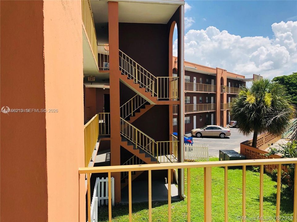 For Rent: $2,000 (2 beds, 1 baths, 875 Square Feet)