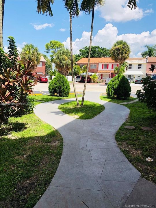 For Rent: $2,000 (2 beds, 1 baths, 875 Square Feet)