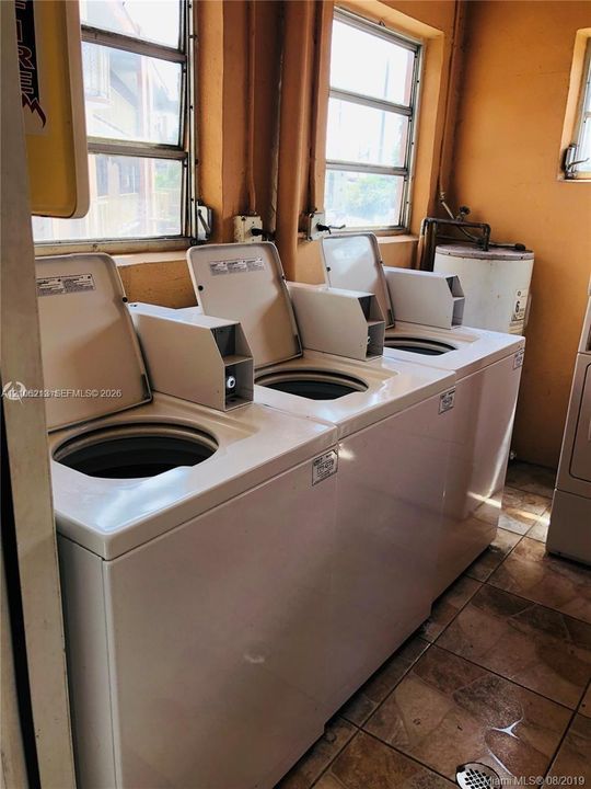 For Rent: $2,000 (2 beds, 1 baths, 875 Square Feet)