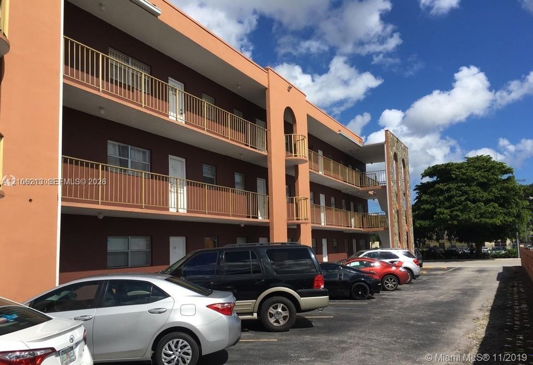 For Rent: $2,000 (2 beds, 1 baths, 875 Square Feet)
