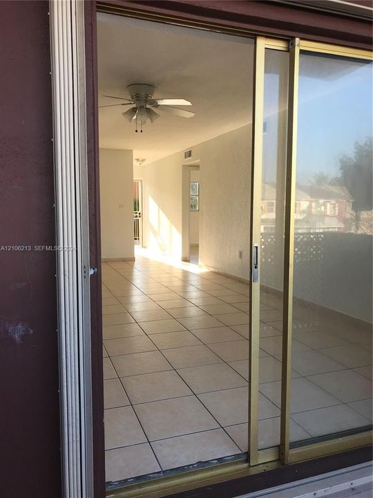 For Rent: $2,000 (2 beds, 1 baths, 875 Square Feet)