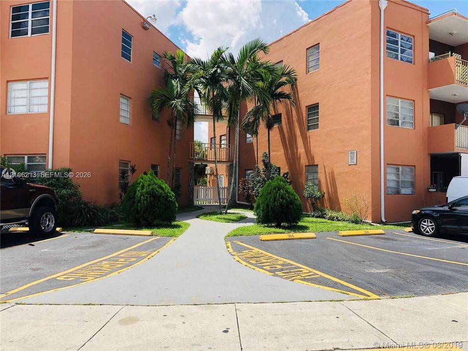For Rent: $2,000 (2 beds, 1 baths, 875 Square Feet)