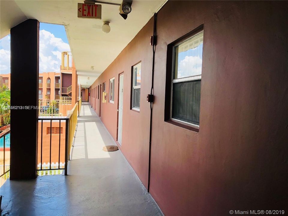For Rent: $2,000 (2 beds, 1 baths, 875 Square Feet)