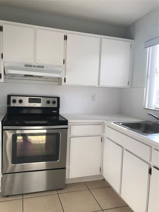 For Rent: $2,000 (2 beds, 1 baths, 875 Square Feet)