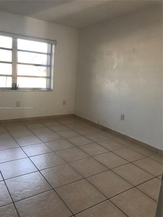 For Rent: $2,000 (2 beds, 1 baths, 875 Square Feet)