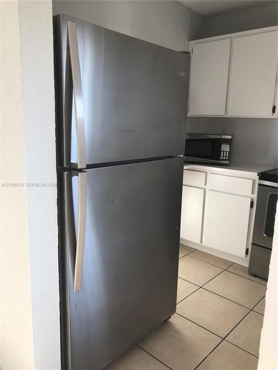 For Rent: $2,000 (2 beds, 1 baths, 875 Square Feet)