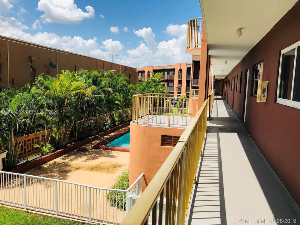 For Rent: $2,000 (2 beds, 1 baths, 875 Square Feet)