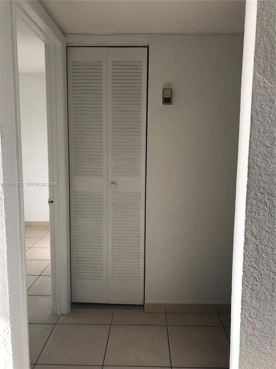 For Rent: $2,000 (2 beds, 1 baths, 875 Square Feet)