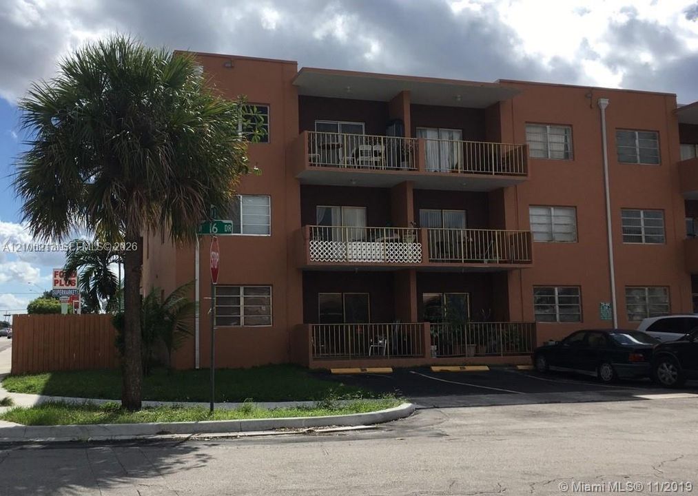 For Rent: $2,000 (2 beds, 1 baths, 875 Square Feet)