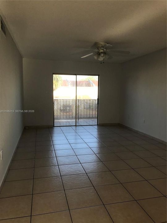 For Rent: $2,000 (2 beds, 1 baths, 875 Square Feet)