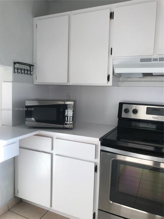 For Rent: $2,000 (2 beds, 1 baths, 875 Square Feet)