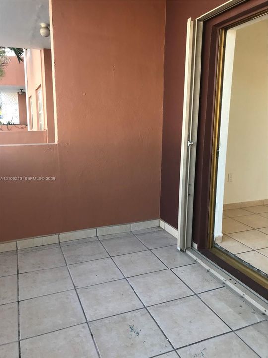 For Rent: $2,000 (2 beds, 1 baths, 875 Square Feet)