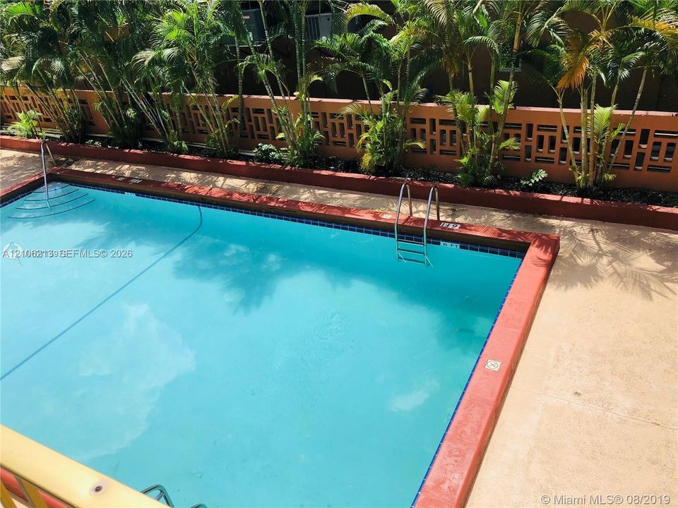 For Rent: $2,000 (2 beds, 1 baths, 875 Square Feet)
