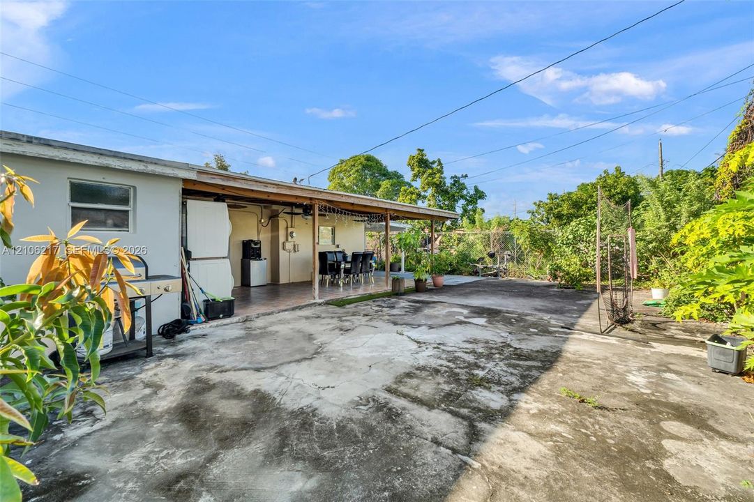 For Sale: $610,000 (4 beds, 3 baths, 1483 Square Feet)
