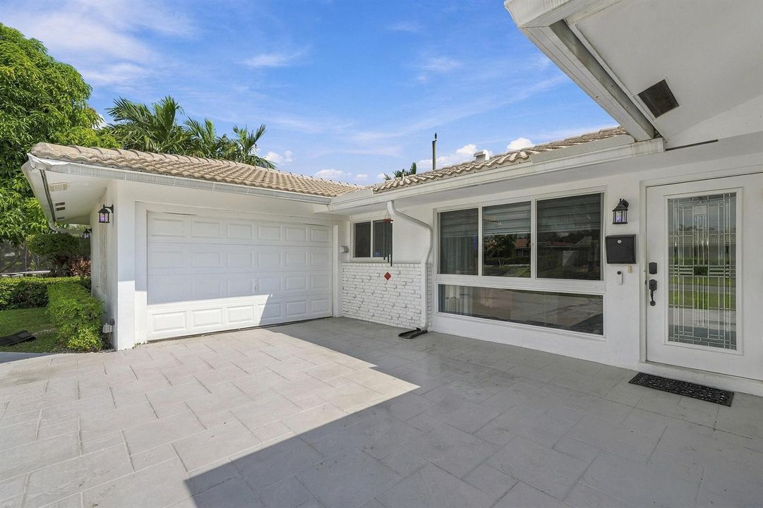 OVVERSIZED ONE CAR GARAGE