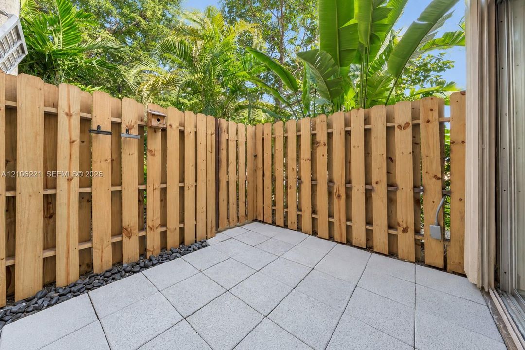 На продажу: $369,000 (3 спален, 2 ванн, 952 Квадратных фут)