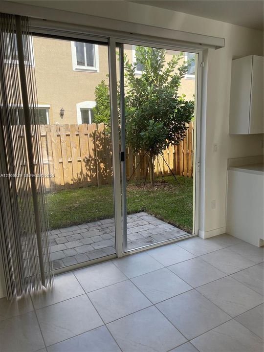 В аренду: $2,300 (3 спален, 2 ванн, 1302 Квадратных фут)