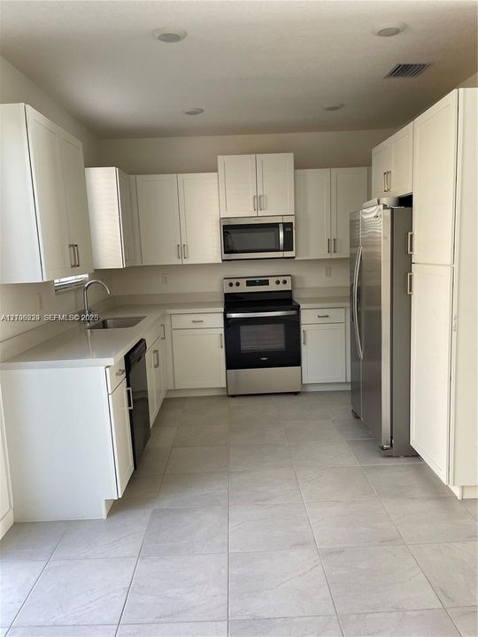 В аренду: $2,300 (3 спален, 2 ванн, 1302 Квадратных фут)