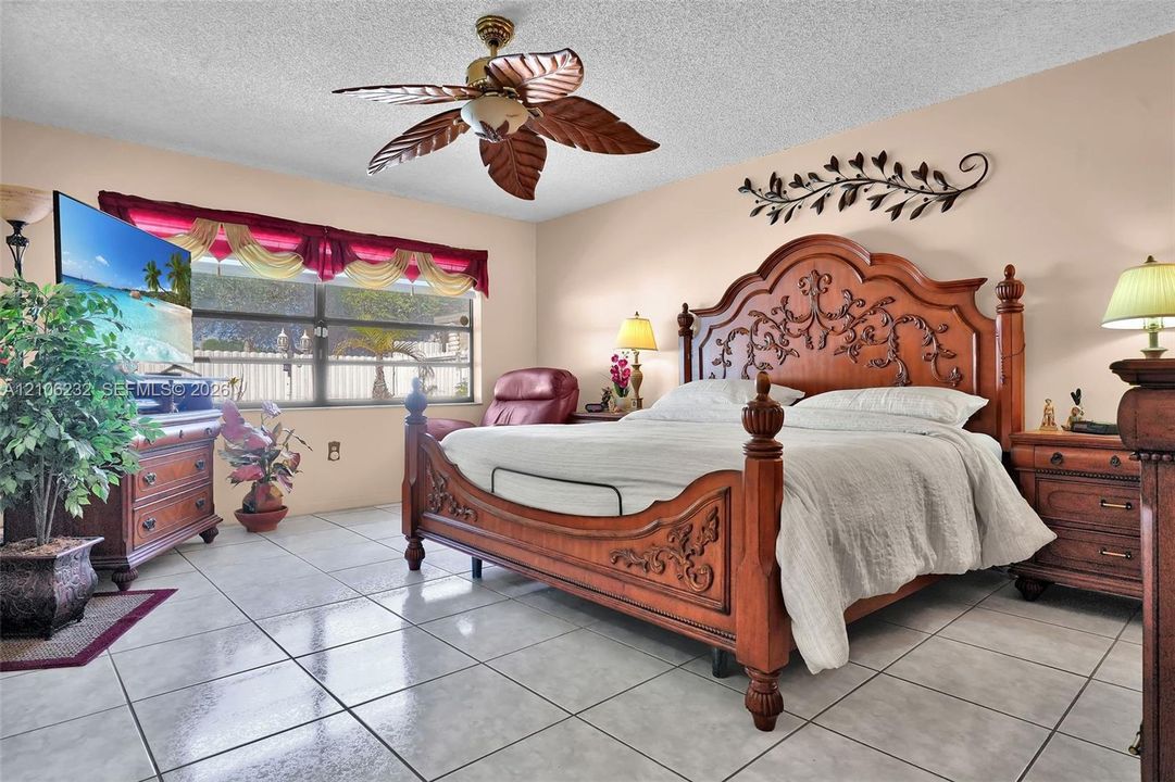 Tile flooring and ceiling-mounted decorative fan