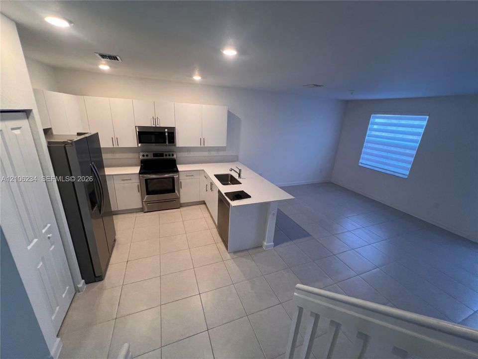 В аренду: $3,550 (3 спален, 2 ванн, 1706 Квадратных фут)