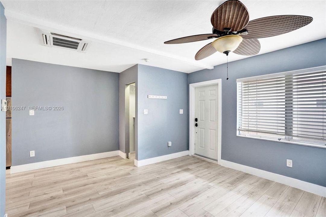 В аренду: $1,600 (0 спален, 1 ванн, 0 Квадратных фут)