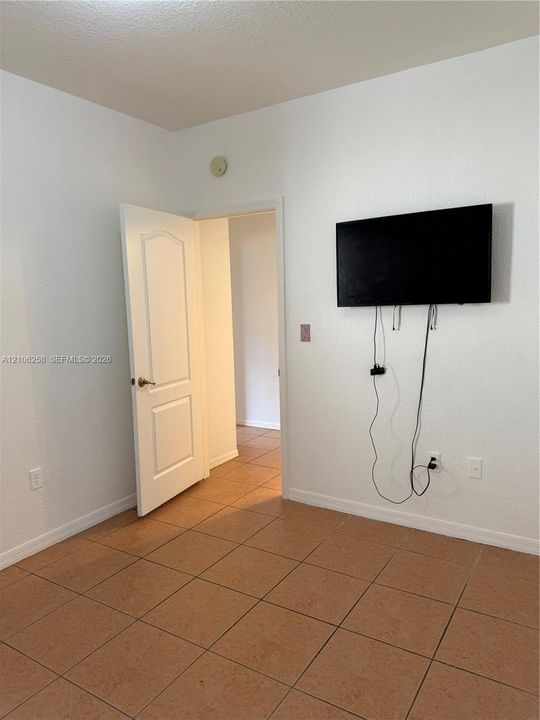 2nd bedroom