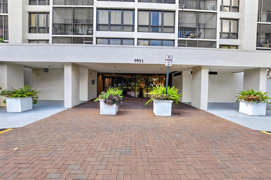 Covered building entrance
