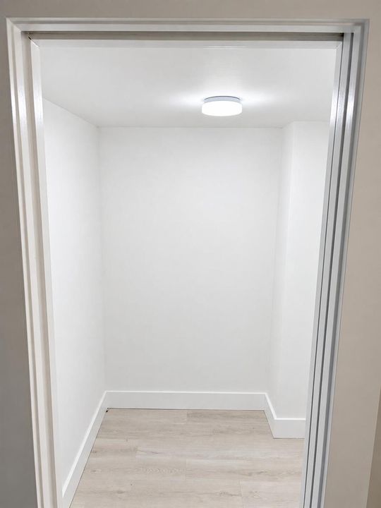 Palm Walkin CLoset
