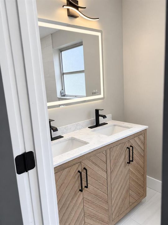 Palm Primary Bath 2