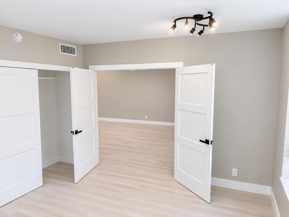 Palm Den 3