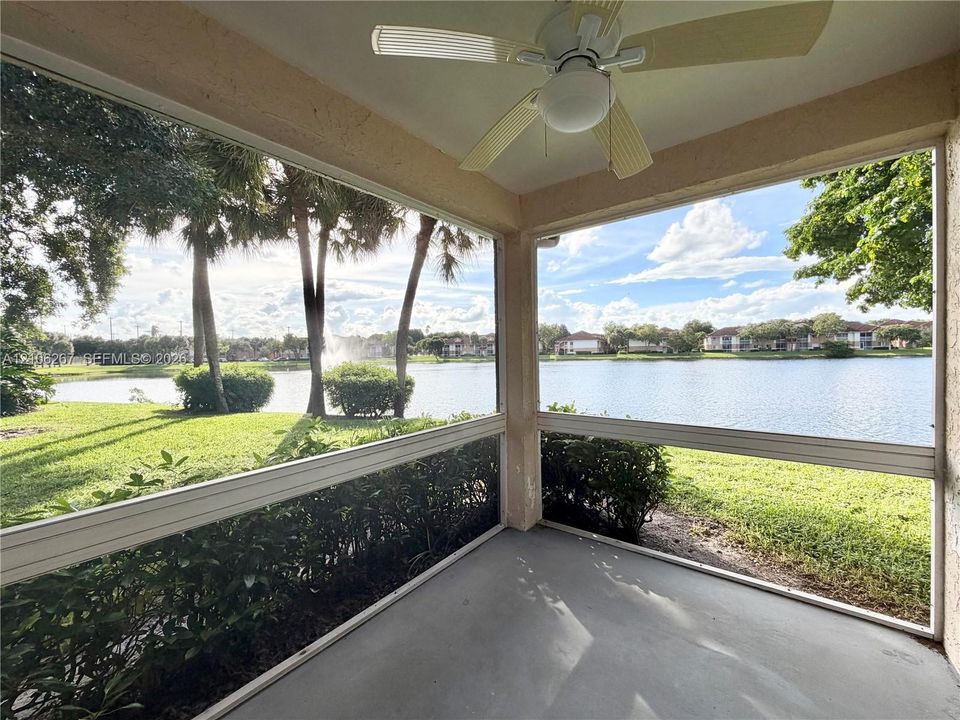 Screened-in patio featuring concrete flooring, a ceiling-mounted fan, and wide-format screen panels