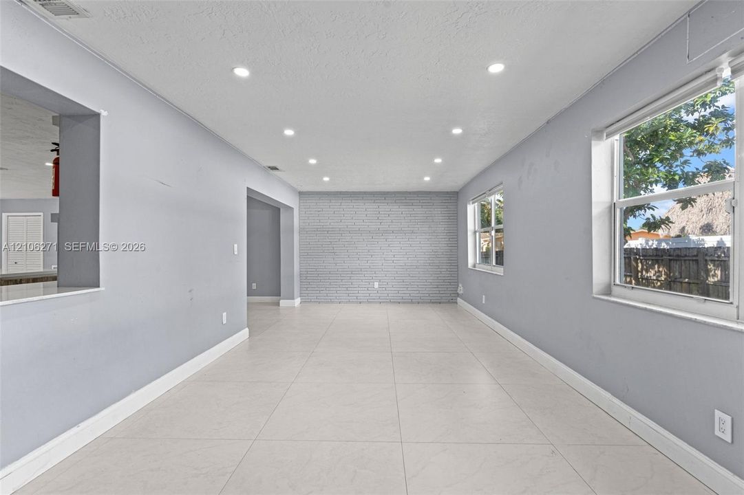 En Venta: $639,900 (4 camas, 2 baños, 2265 Pies cuadrados)