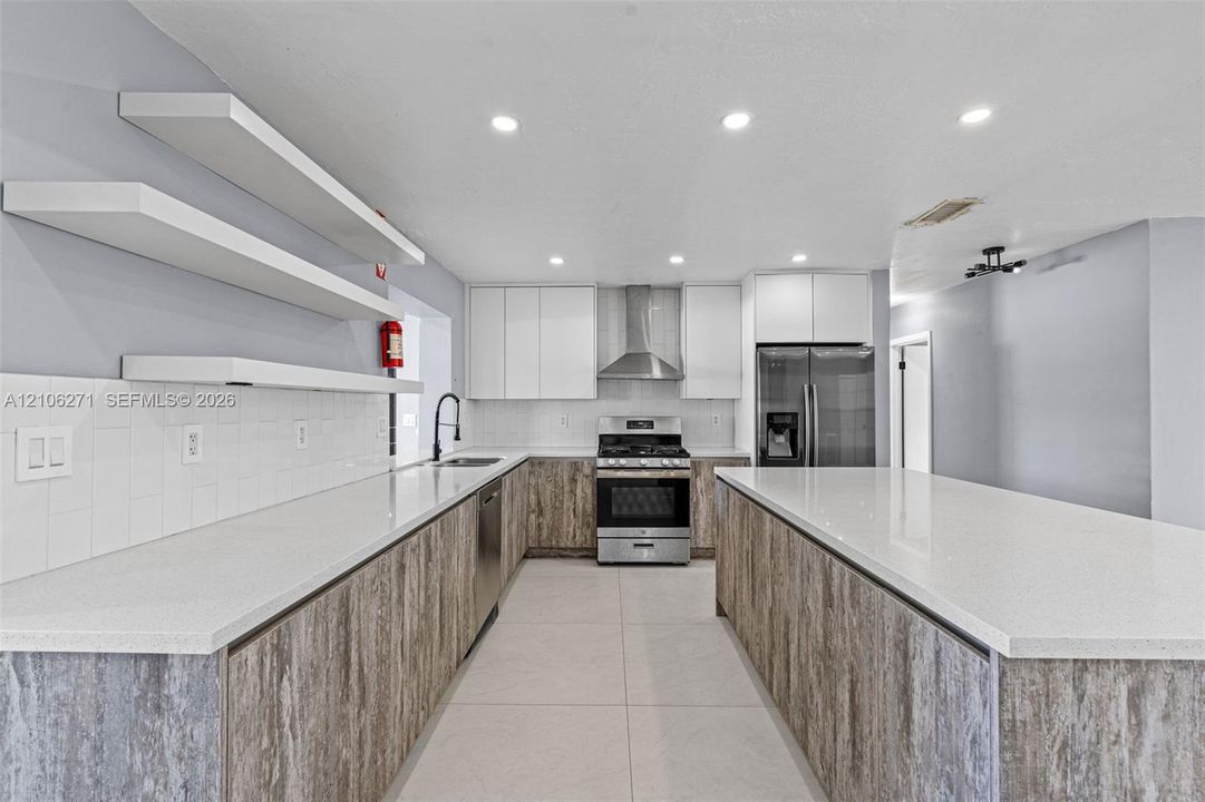 En Venta: $639,900 (4 camas, 2 baños, 2265 Pies cuadrados)