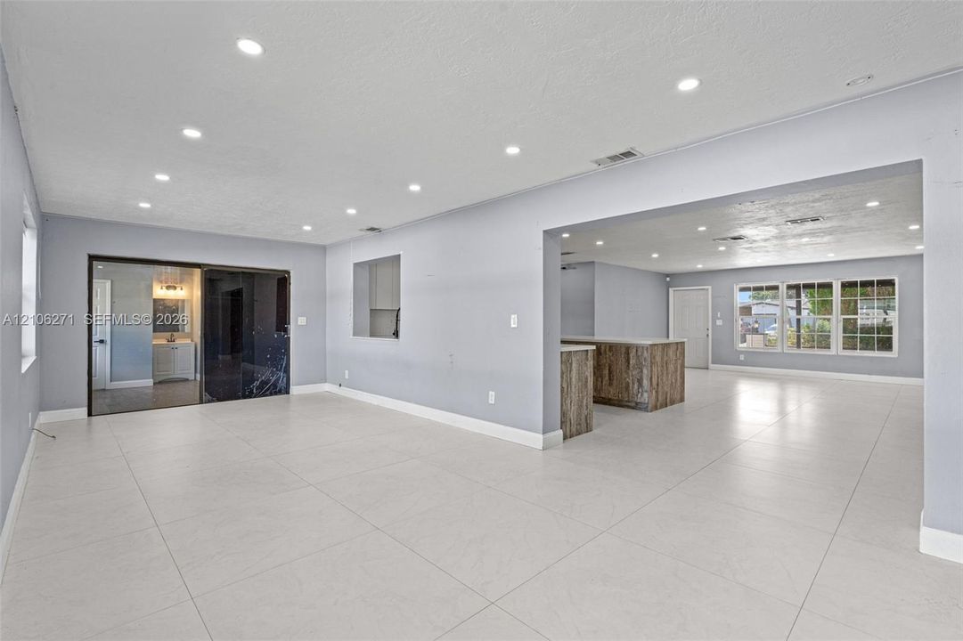 En Venta: $639,900 (4 camas, 2 baños, 2265 Pies cuadrados)