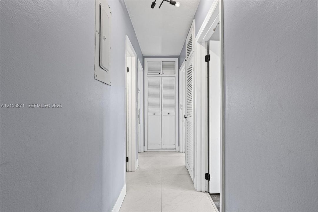 En Venta: $639,900 (4 camas, 2 baños, 2265 Pies cuadrados)